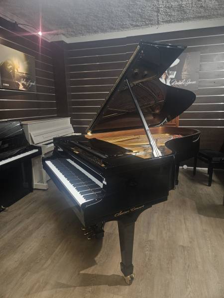 Piano à queue de concert Steinway & Sons modèle B211 à Montpellier