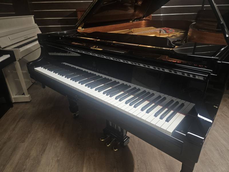 Piano à queue de concert Steinway & Sons modèle B211
