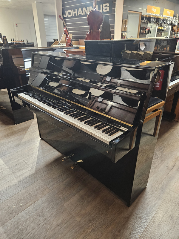 Piano droit d'étude Young Chang 109 d'occasion noir laqué