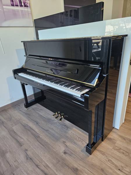 Piano droit Yamaha modèle U1 silencieux d'occasion à Montpellier
