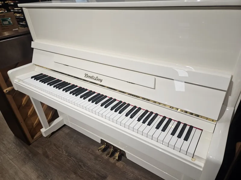 Piano droit d'expression Wendle & Lung 122 Universal d'occasion blanc laqué