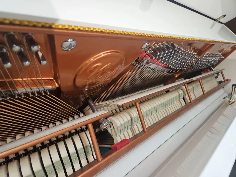 Mécanique du piano droit Wendle & Lung 122 Universal d'occasion blanc laqué