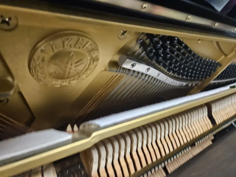 Mécanique du piano droit d'interprétation Yamaha modèle U1 d'occasion noir brillant