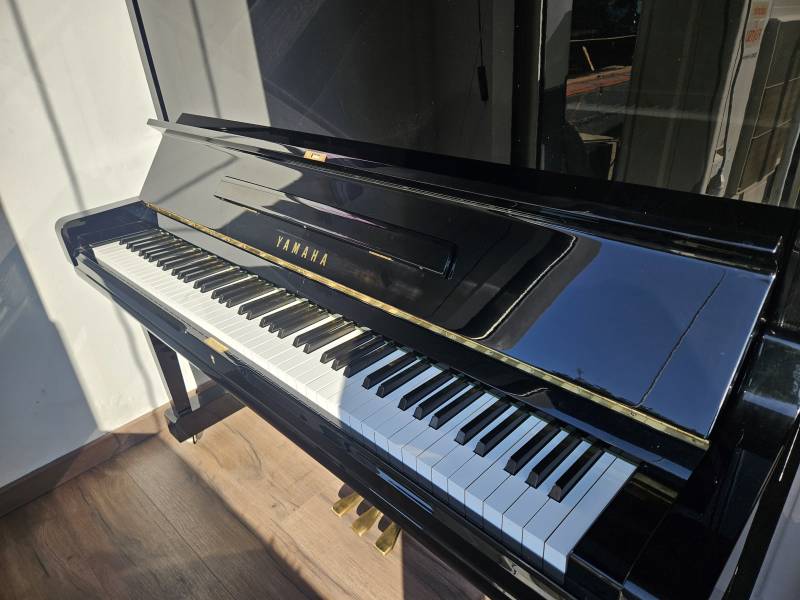 Piano droit Yamaha modèle U3 d'occasion noir laqué