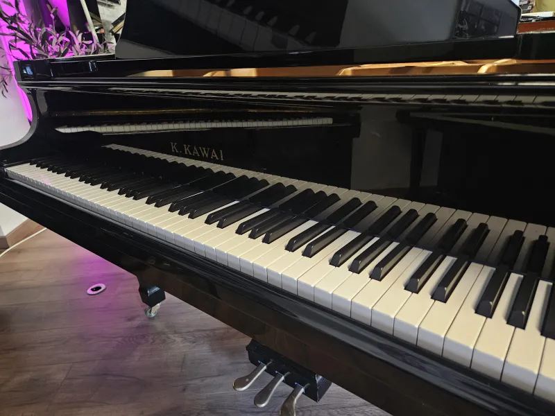 Piano à queue Kawai modèle KG-3E d'occasion noir laqué