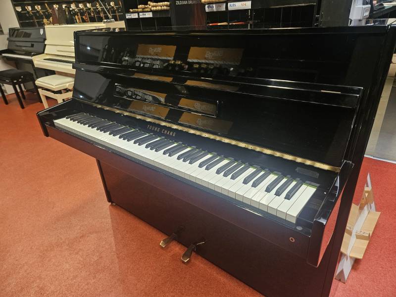 Piano droit d'étude Young Chang 109 d'occasion noir laqué
