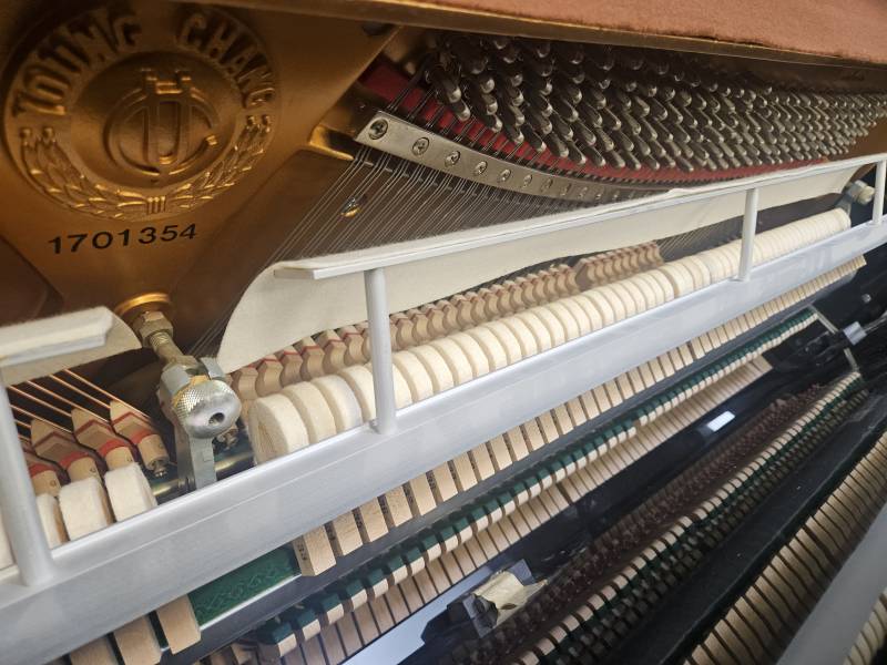 Mécanique du piano droit d'étude Young Chang 109 noir laqué