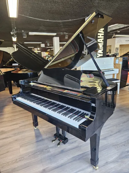 Piano à queue Yamaha G3 d'occasion noir laqué