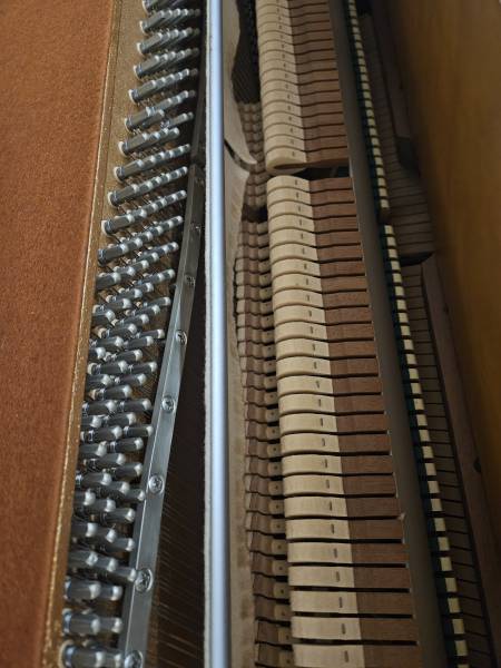 Mécanique du piano droit Kawai d'occasion merisier satiné