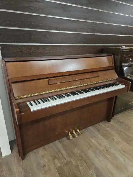 Piano droit d'occasion d'étude Kawai à Montpellier