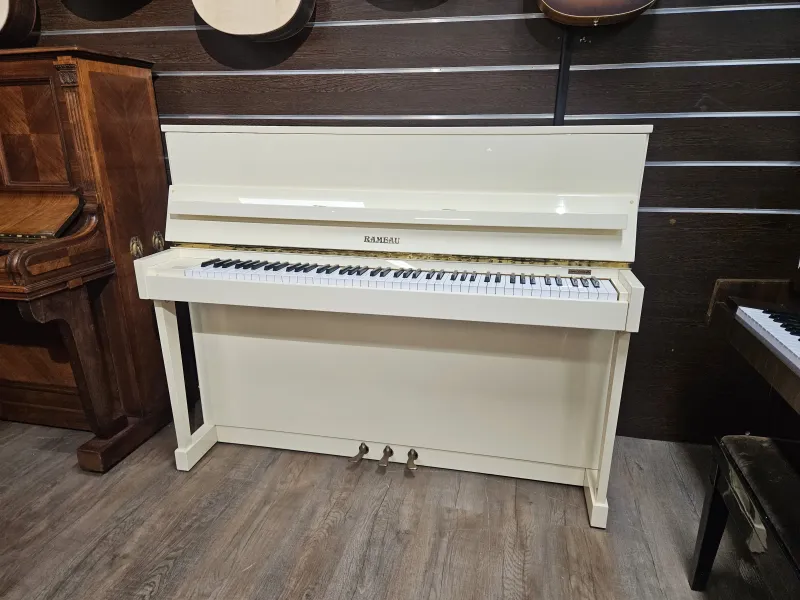 Piano droit d'occasion Rameau modèle Cévennes avec facilités de paiement