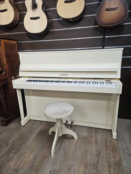Piano droit d'occasion Rameau modèle Cévennes 115 ivoire brillant