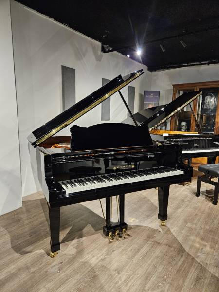 Piano à queue Wilhelm Schimmel modèle W180T neuf