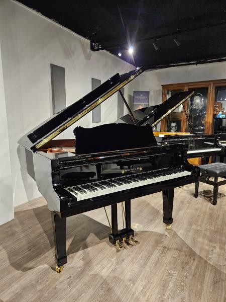 Piano à queue Wilhelm Schimmel modèle W180T neuf à Montpellier