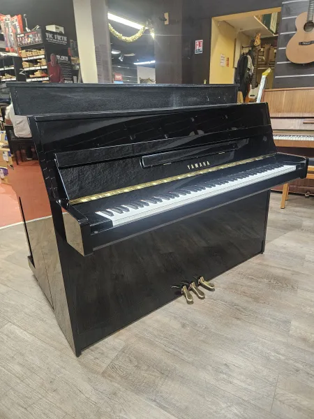 Piano droit d'étude Yamaha modèle B1 d'occasion