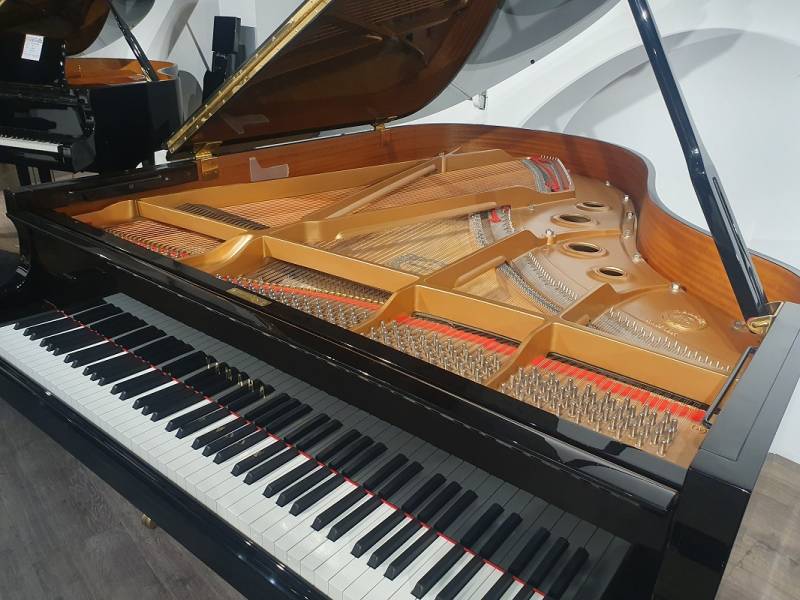 Piano à queue de conservatoire Yamaha modèle C3 d'occasion