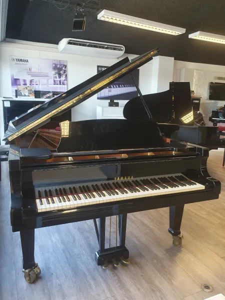 Piano à queue de concert professionnel Yamaha d'occasion à Montpellier