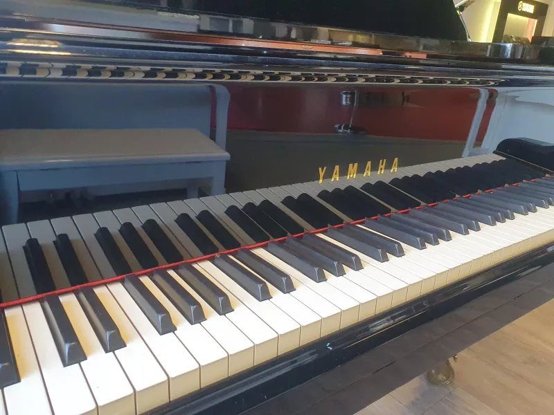 Piano à queue Yamaha modèle grand concert d'occasion à Montpellier