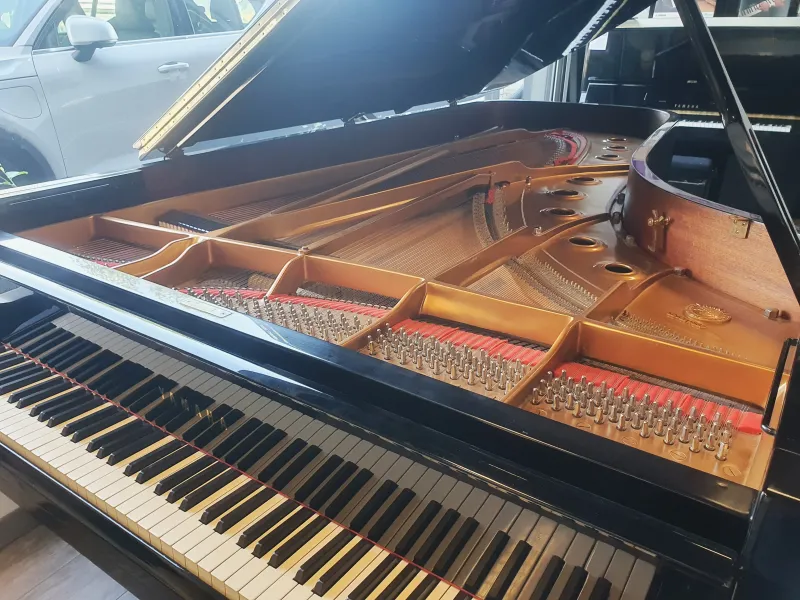 Piano à queue de concert Yamaha d'occasion à Montpellier