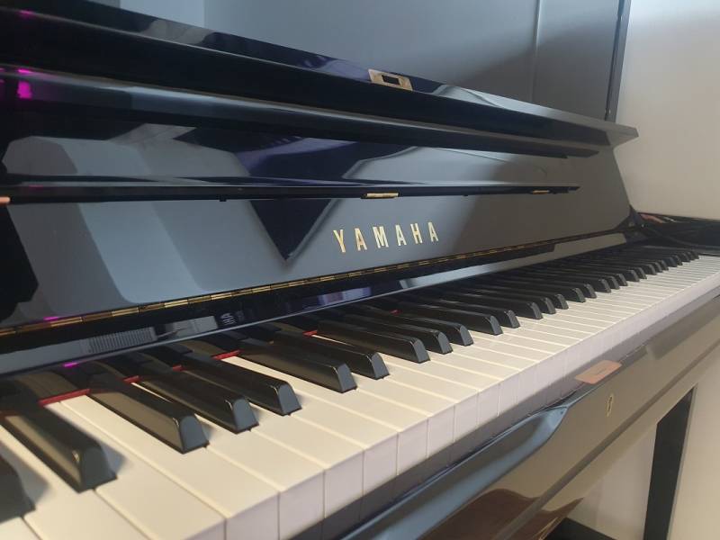 Piano droit professionnel Yamaha modèle YUS 1 d’occasion