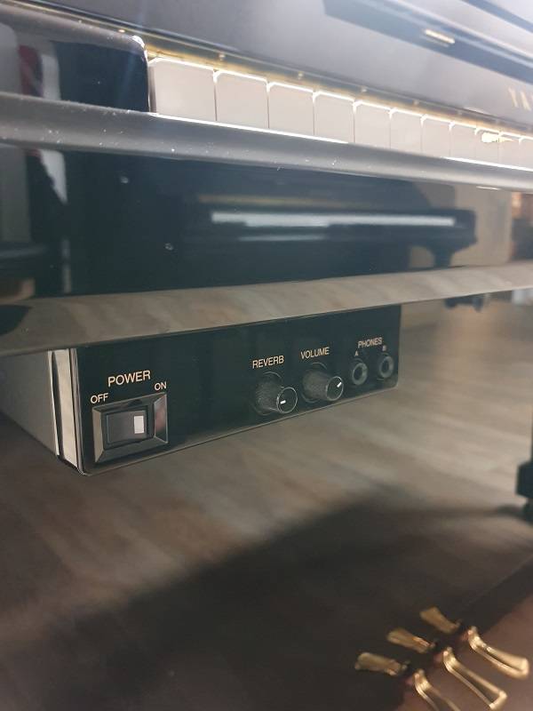 Système silencieux d'origine du piano droit Yamaha modèle B2 équipé silencieux d’occasion