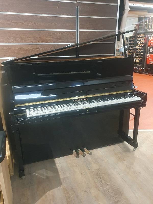 Piano droit d'occasion Young Chang E118
