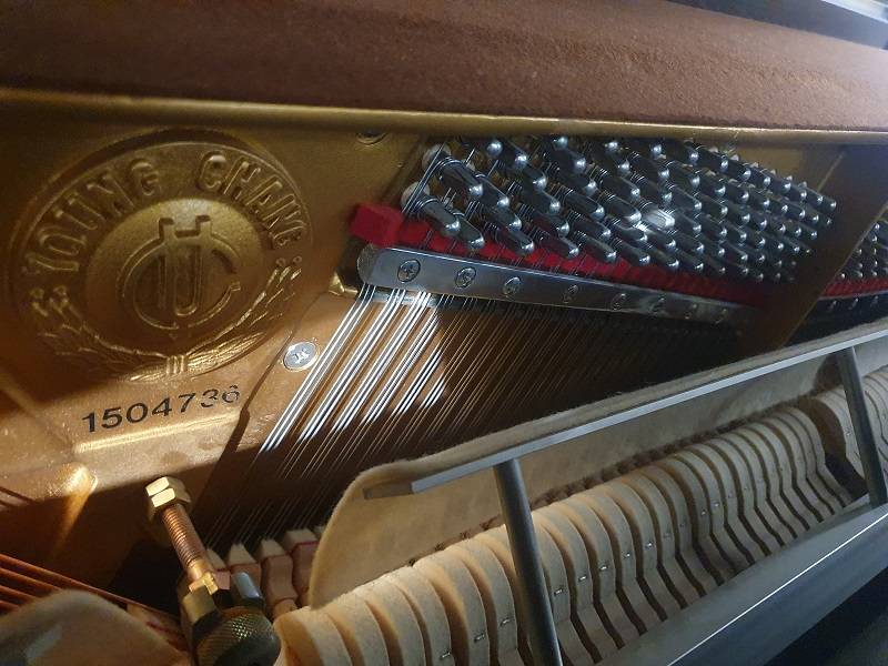 Mécanique du piano droit d'étude Young Chang E118 d'occasion noir laqué