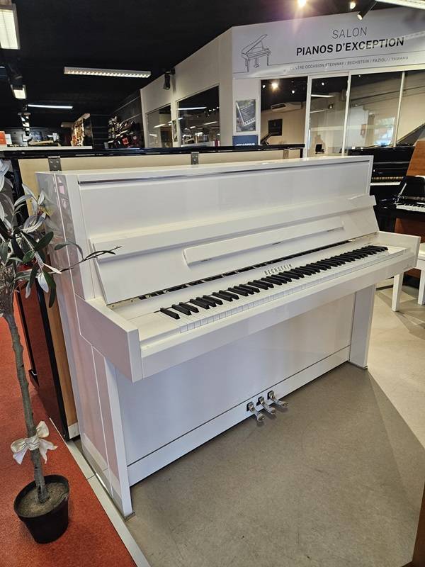 Piano droit C. Bechstein Modèle 112 en finition blanc chromé