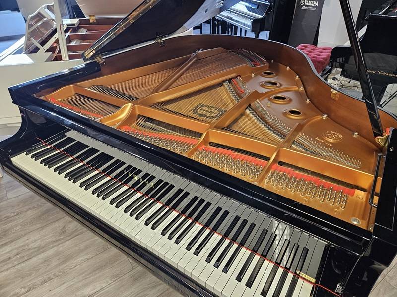 Piano à queue de salon Yamaha modèle GC1 équipé silencieux d'occasion
