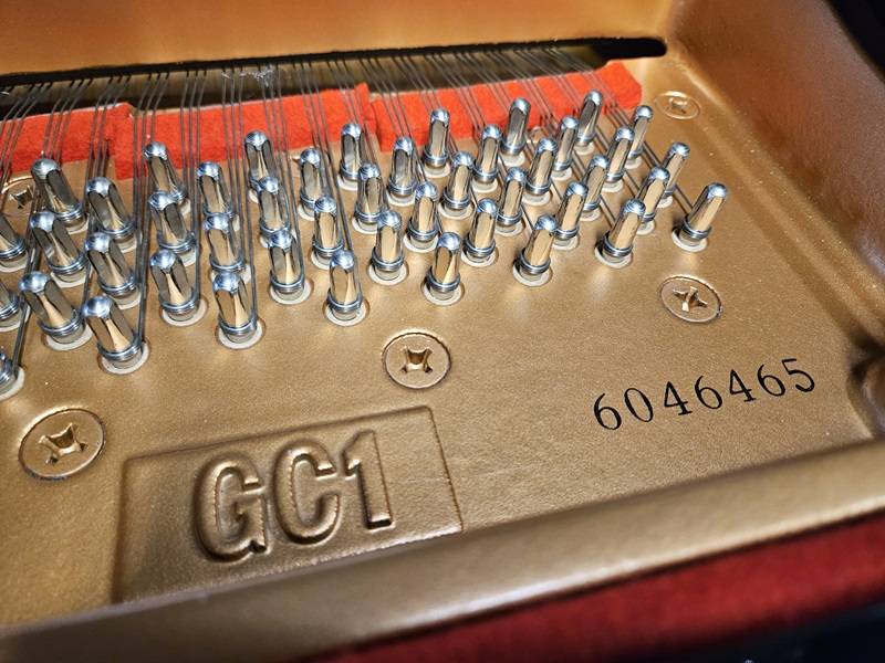 Numéro de série du piano à queue Yamaha modèle GC1 silencieux d'occasion