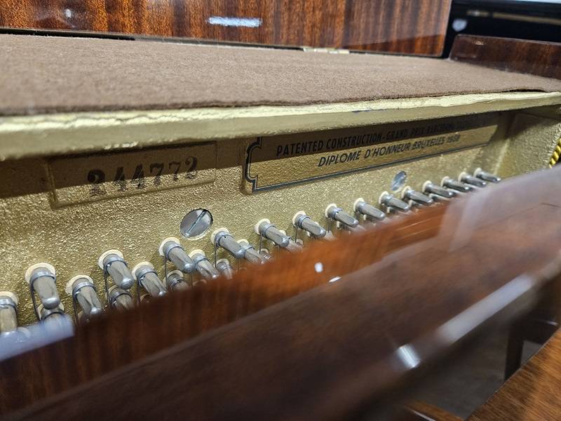 Numéro de série du piano droit Pétrof modèle 114 d’occasion