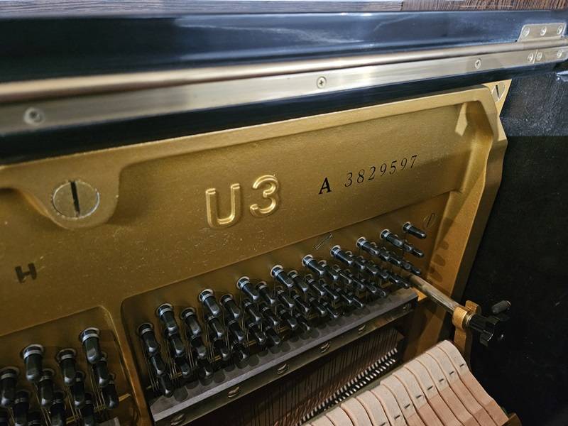 Numéro de série du piano droit Yamaha modèle U3 équipé silencieux d’occasion