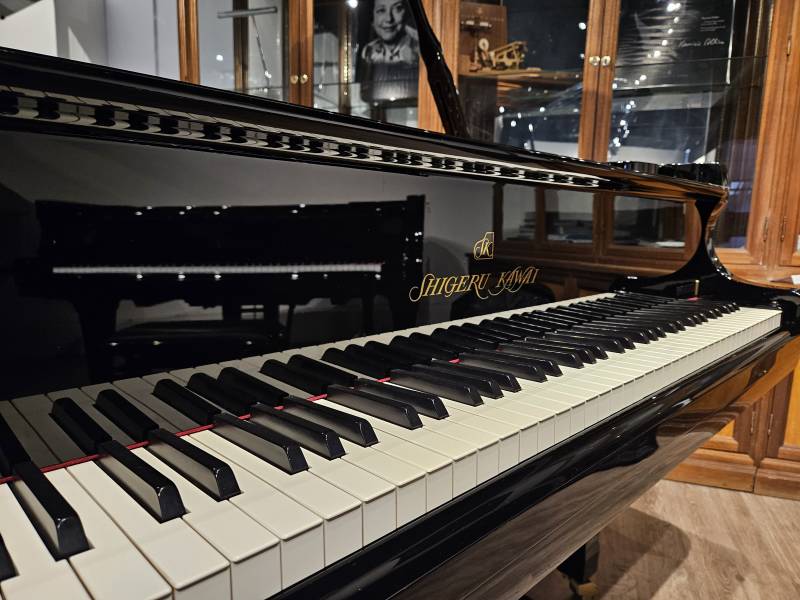 Piano à queue haut de gamme Shigeru Kawai modèle SK3 d’occasion à Montpellier