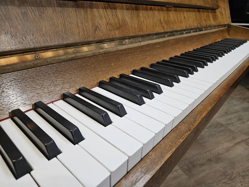Piano droit Seiler modèle 118 d’occasion