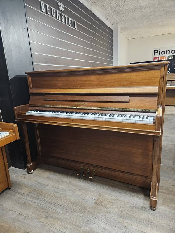 Piano droit W. Hoffmann modèle 118 d’occasion à Montpellier dans l'Hérault