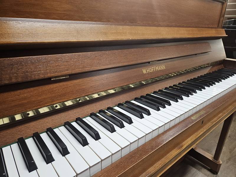 Piano droit professionnel W. Hoffmann modèle 118 d’occasion