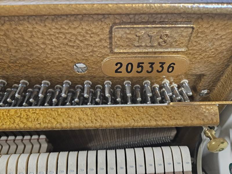 Numéro de série du piano droit C. Bechstein Modèle 118 blanc laqué