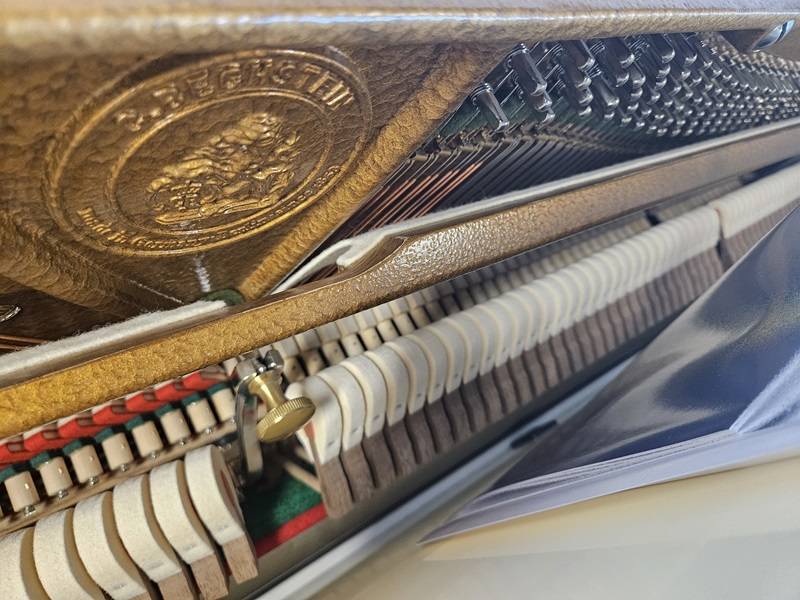 Mécanique du piano droit C. Bechstein Modèle 118 blanc laqué