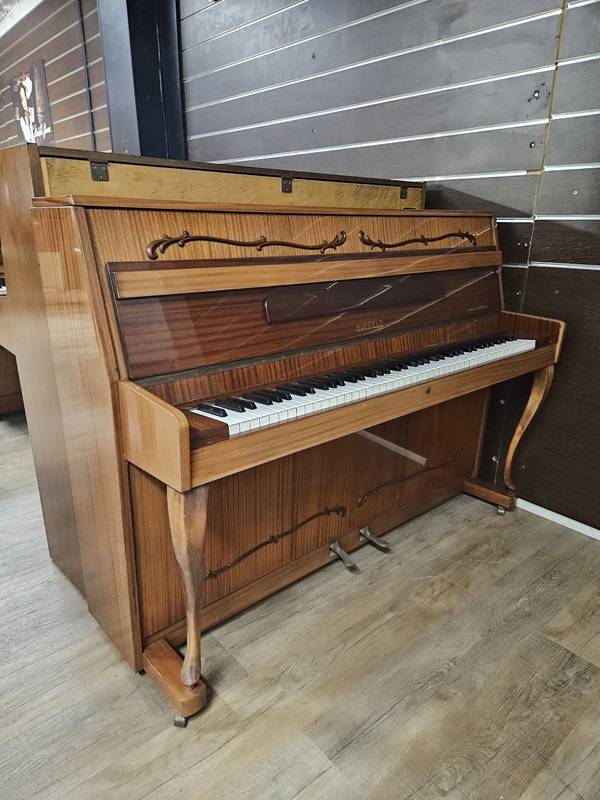 Piano droit d'étude Hupfeld modèle 110 d’occasion dans l'Hérault