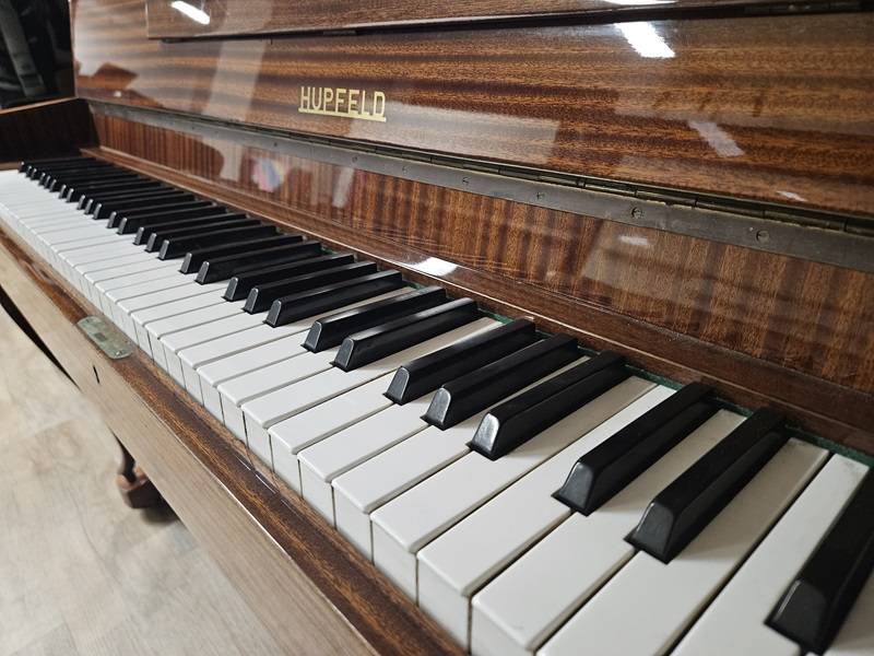 Piano droit d'étude Hupfeld modèle 110 acajou d’occasion