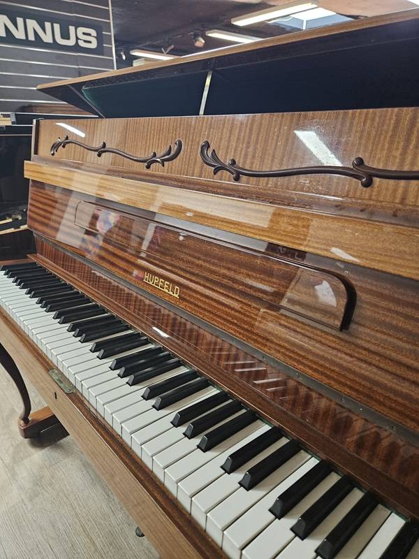 Piano droit Hupfeld modèle 110 style années 70 d’occasion