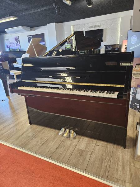 Piano droit Yamaha modèle B1 neuf noir brillant