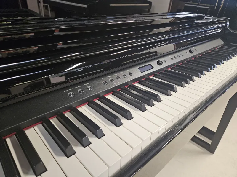 Piano numérique meublé Roland modèle LX 706 noir brillant dans l'Hérault