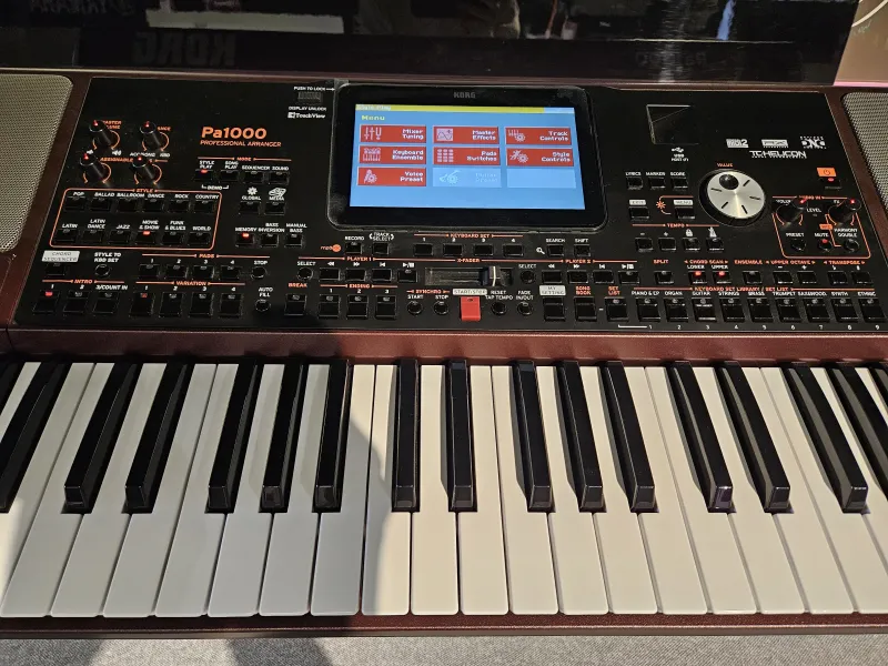 Ecran de contrôle du clavier arrangeur Korg modèle PA 1000
