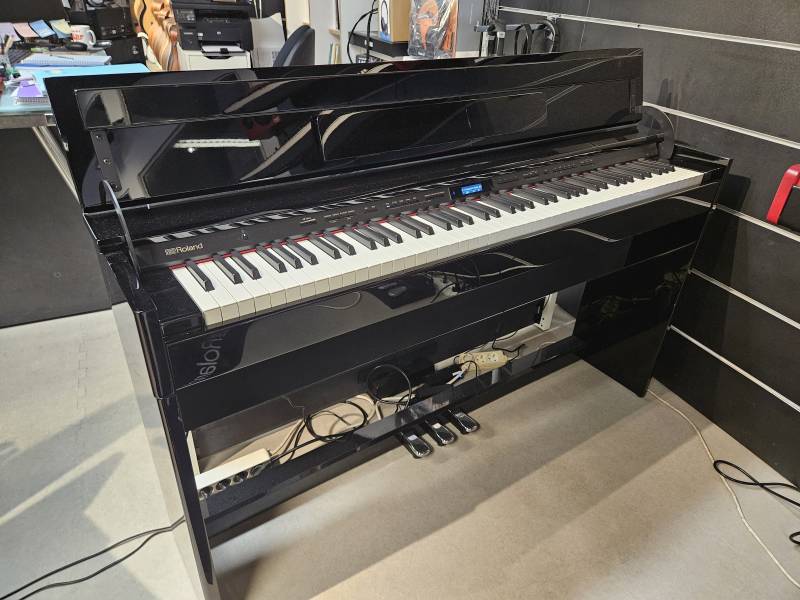 Piano numérique Roland modèle DP603 noir brillant