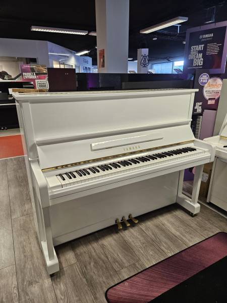 Piano droit Yamaha modèle U1 blanc laqué à Montpellier