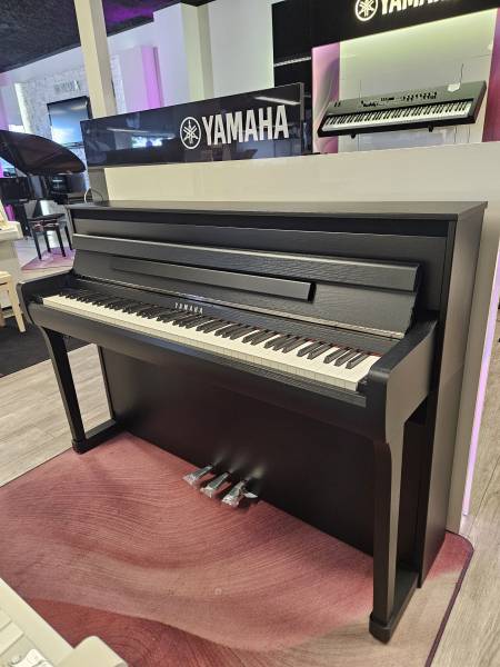 Yamaha modèle CLP 885