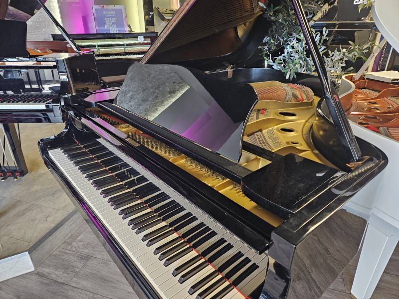 Piano à queue d'occasion Yamaha