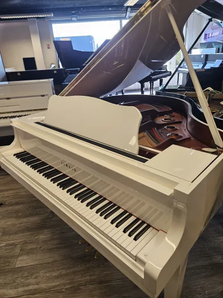 Piano à queue Yamaha modèle GB1