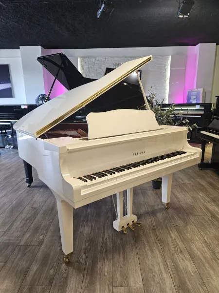 Piano à queue Yamaha modèle GB1